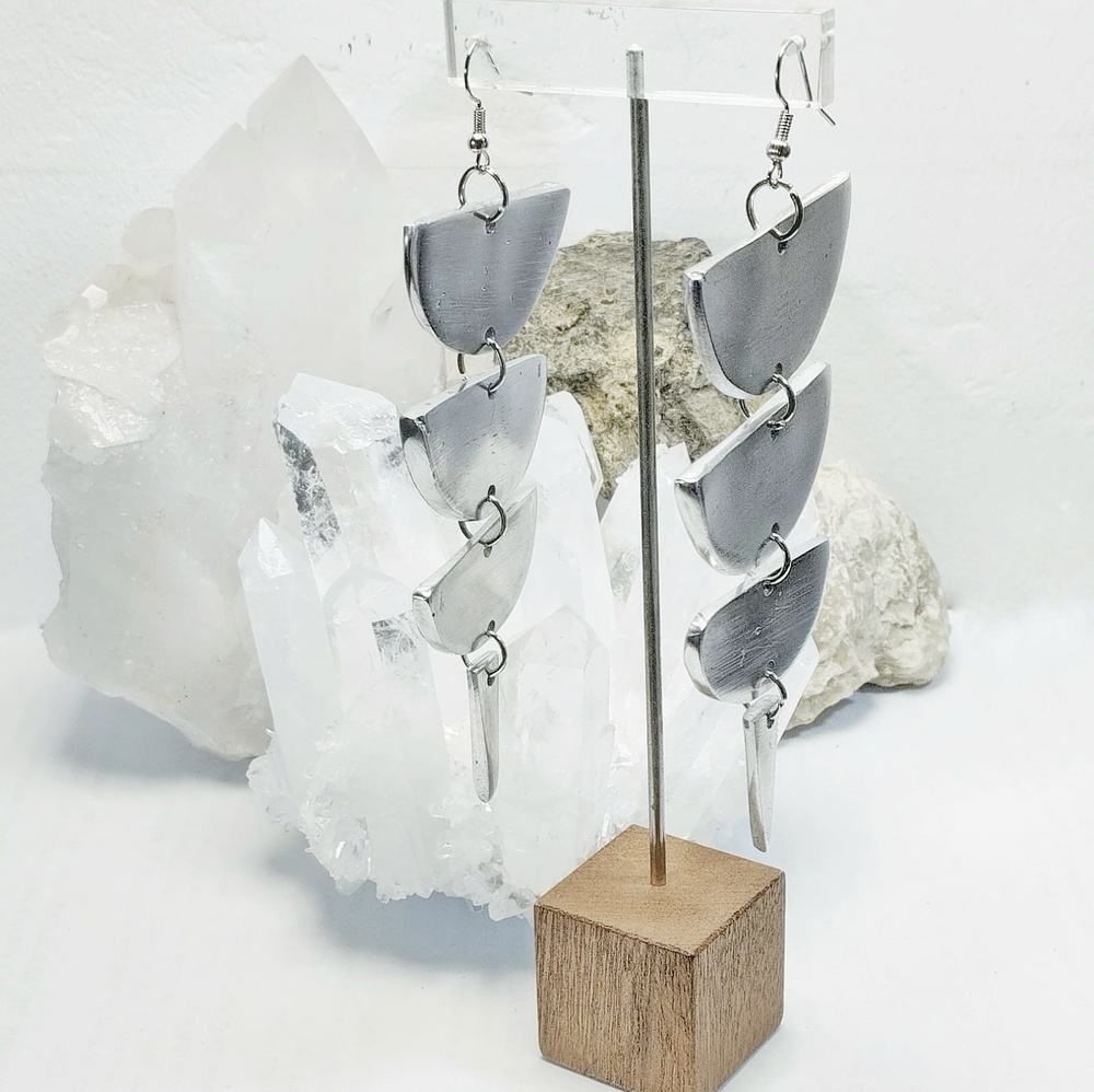 AL17383 3 Halbmondohrringe mit Spitze Temasarte Vestopazzo Canarias Aluminiumschmuck. T-mas, Kunst und Geschenke 