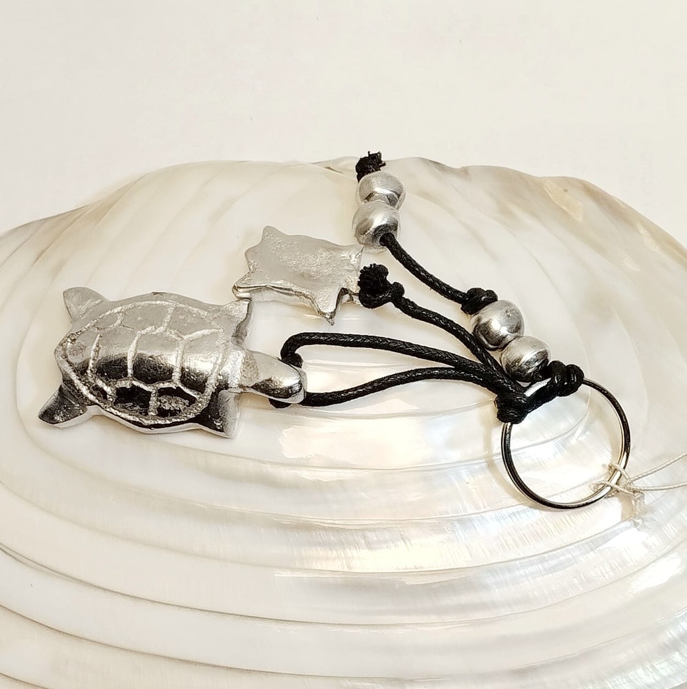 AL06021 Turtle Keychain Aluminum jewelry and accessories Temasarte Vestopazzo Canarias. T-mas, art and gifts 